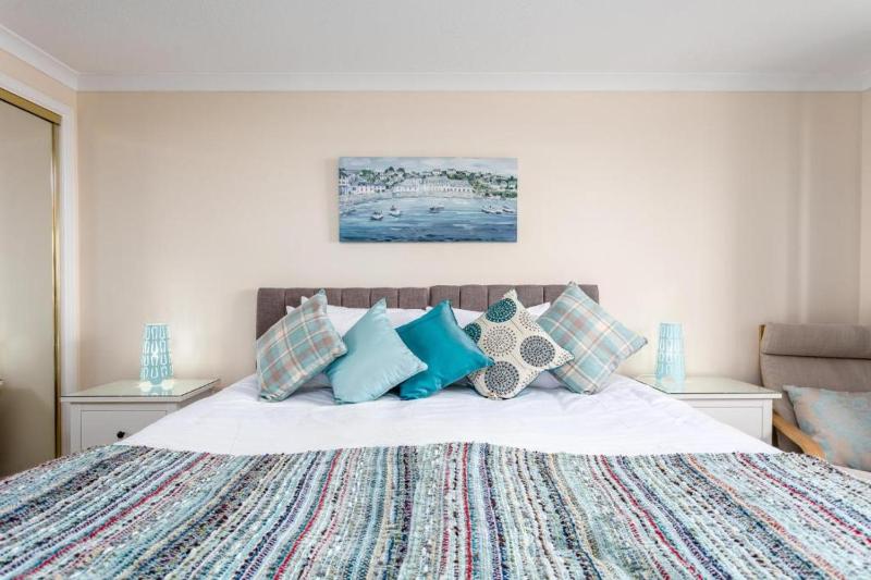 Three-Bedroom Apartment image 4