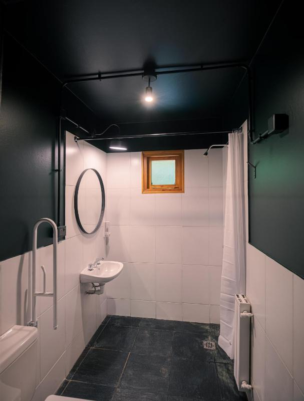 Warthon Hostel - image 8