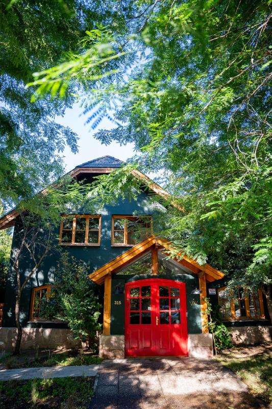 Warthon Hostel - image 1