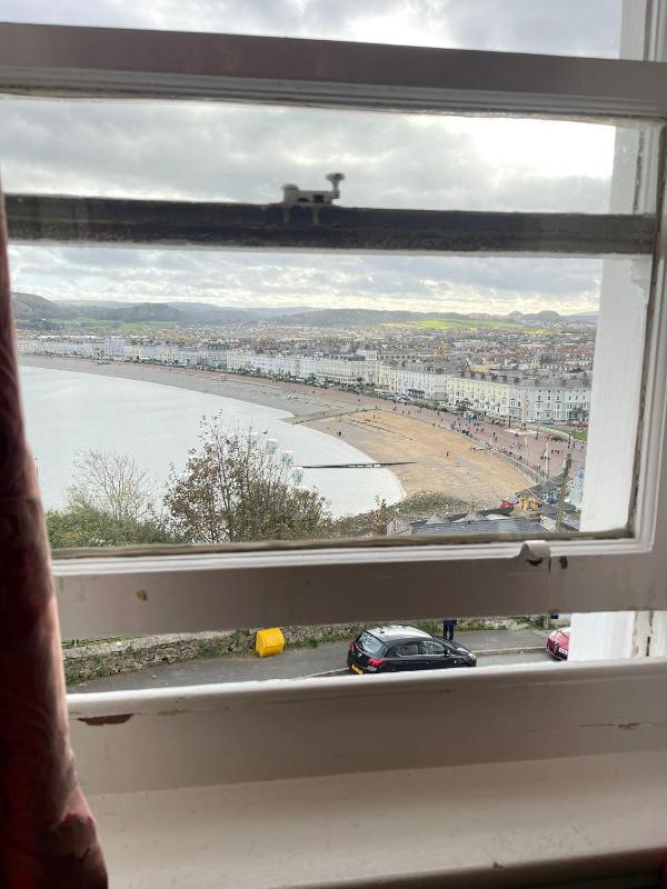 Standard Twin Room with Sea View image 2