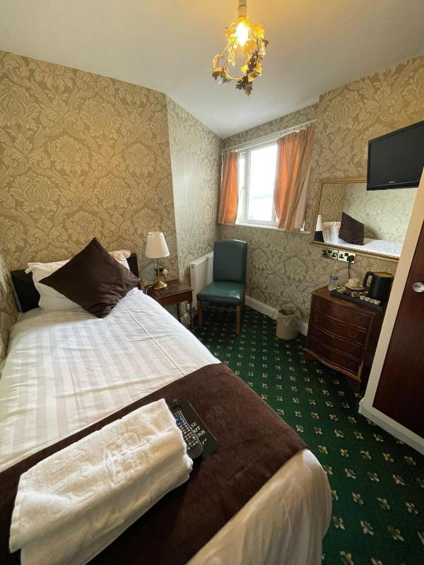 Single Room with Sea View image 4