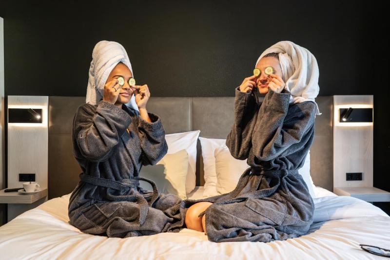 Junior Suite with Balcony image 4