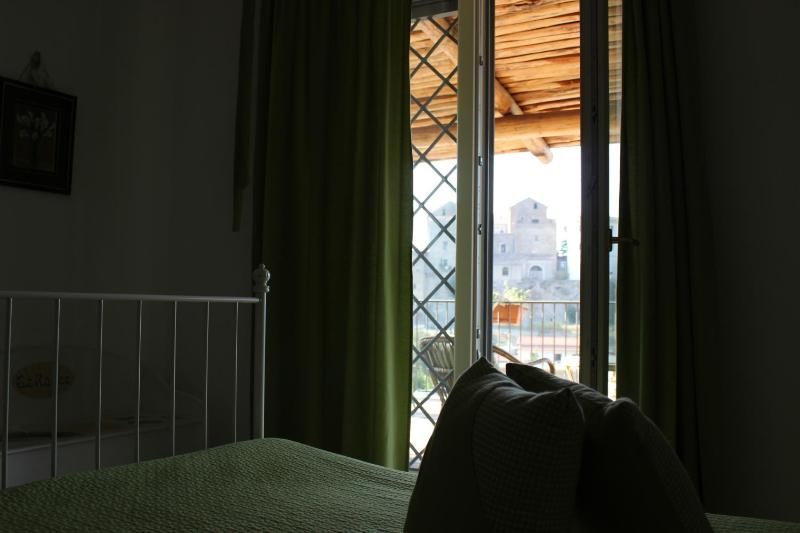 Triple Room with Pool View image 4