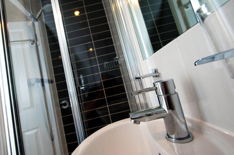 Double Room with Shared Toilet image 2