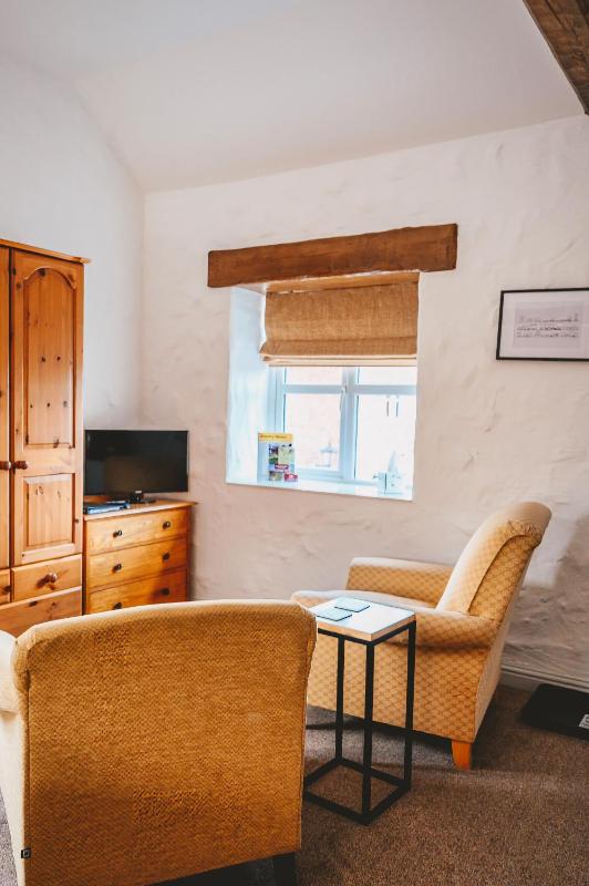 Double Room with Balcony image 3