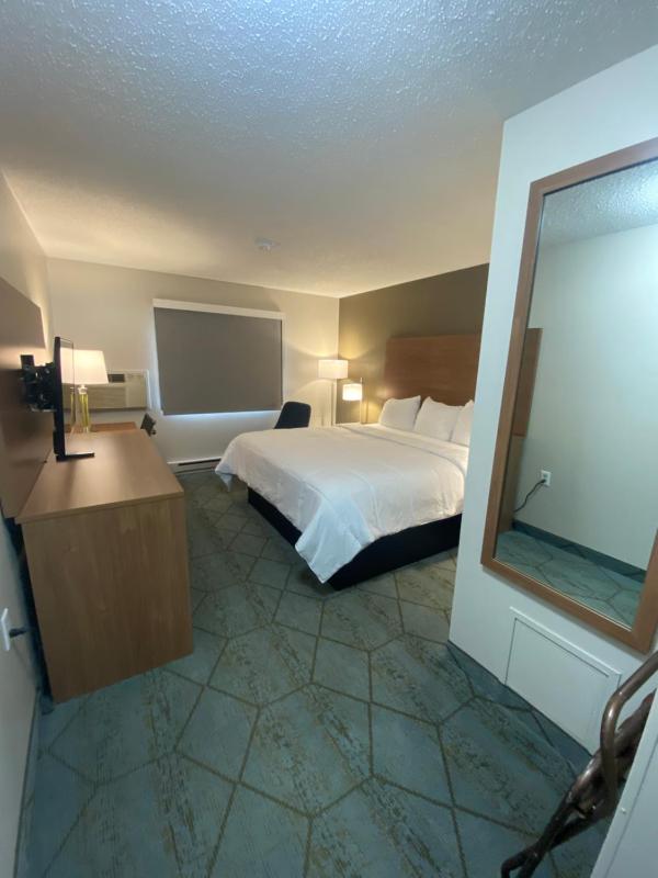 King Room - Non-Smoking image 3