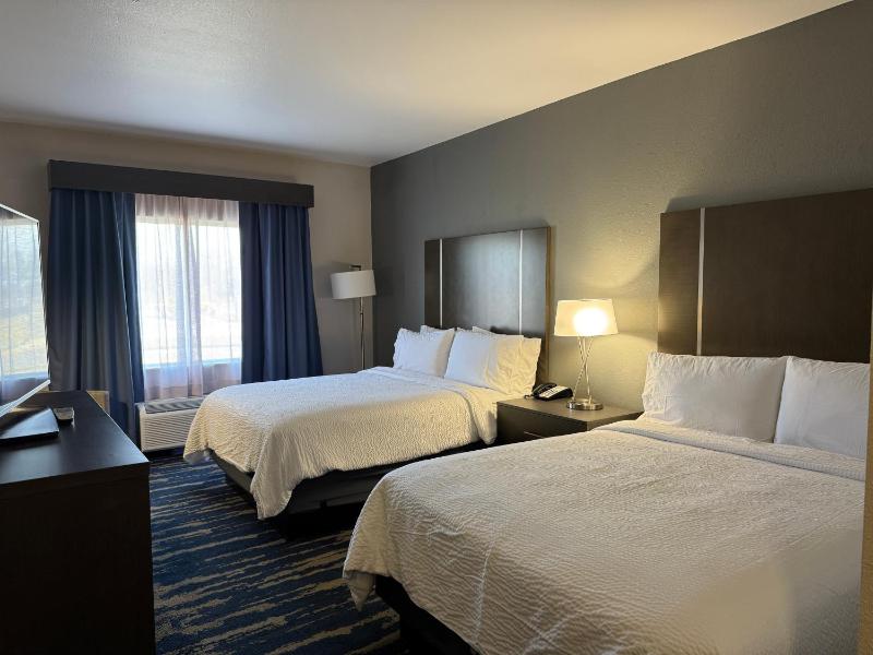 Standard Room with Two Queen Beds image 3