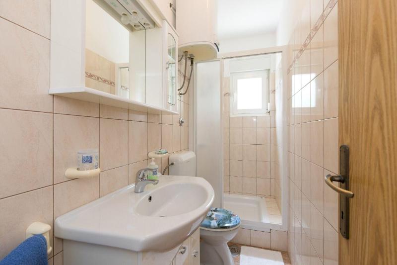 One-Bedroom Apartment image 2