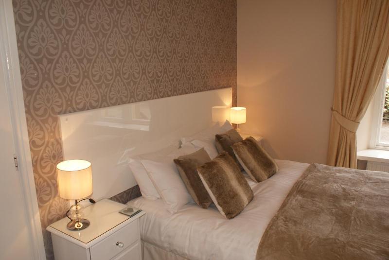Superior King Room image 1