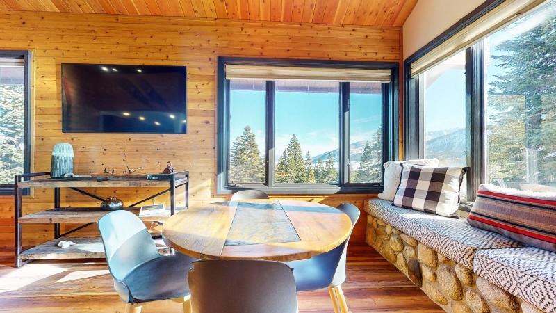 Bridges Townhome 5 Large Remodeled Mountain View Townhome with Private Jacuzzi Steps to Eagle Lodge - image 15