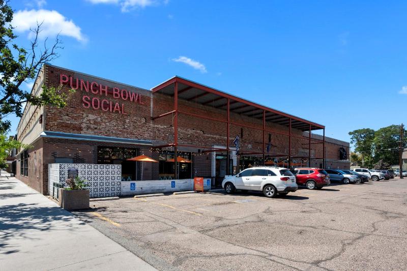 Cozy Dog-Friendly Unit with Parking Near Broadway - image 13