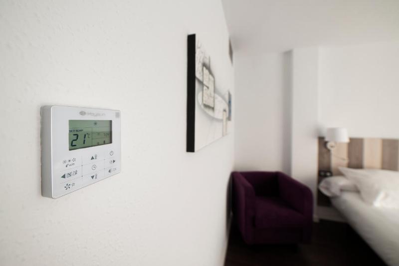 Double or Twin Room image 4