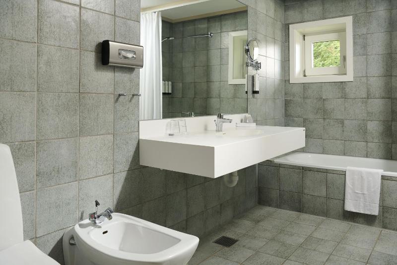 Luxury Single Room image 3