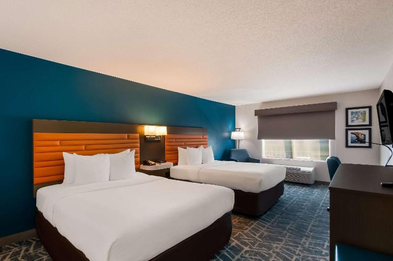 Queen Room with Two Queen Beds - Pet Friendly/Non-Smoking image 1