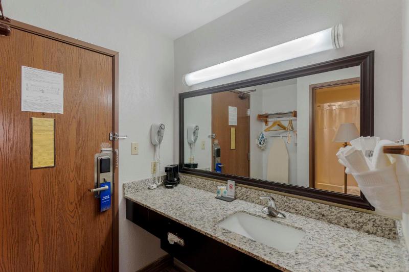 King Room - Non-Smoking image 3