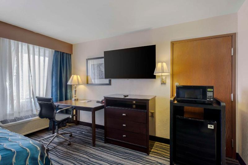 Double Room with Two Double Beds - Non-Smoking image 3