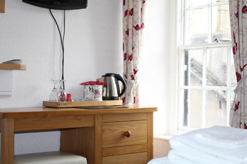 Economy Double Room image 3