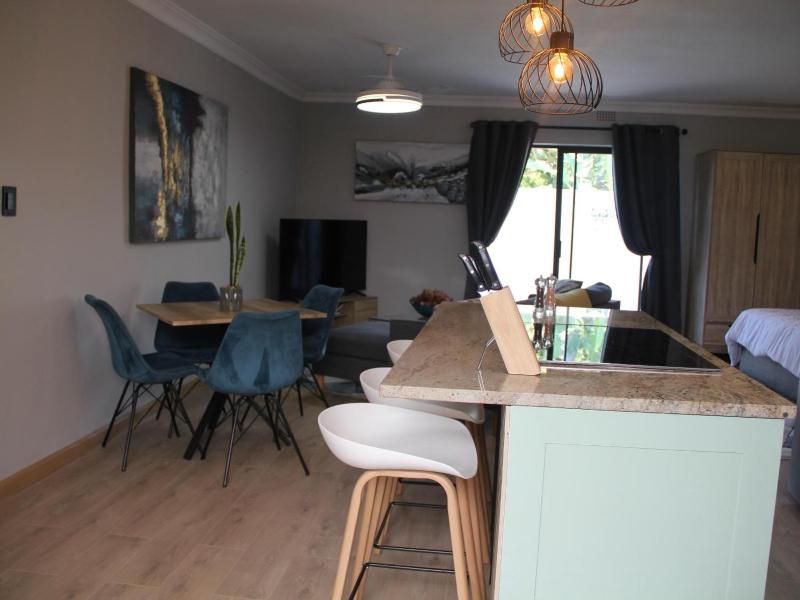 Cottage Studio - image 12