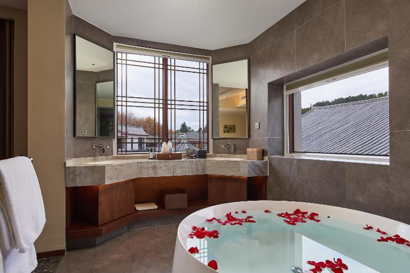 ARULA J Hotel - image 7