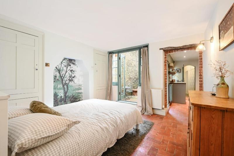 Host & Stay - Hanover Rest - image 9