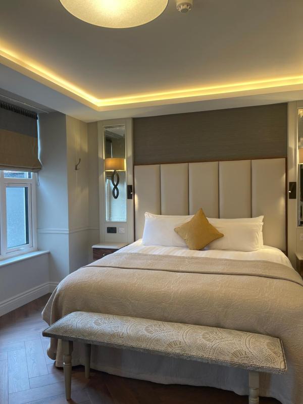 Double Room image 3