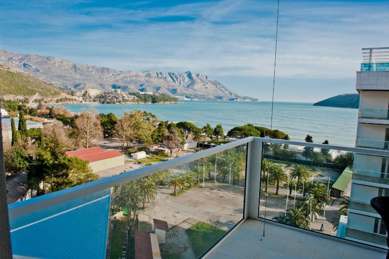 Deluxe Apartment image 2