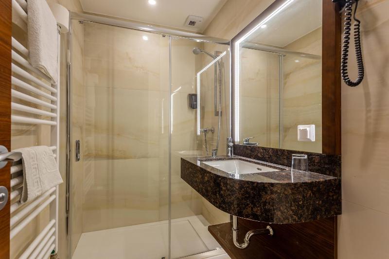Premium Double Courtyard room image 4