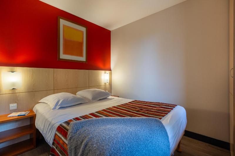 One-Bedroom Apartment with Terrace or Balcony (5 People) image 3