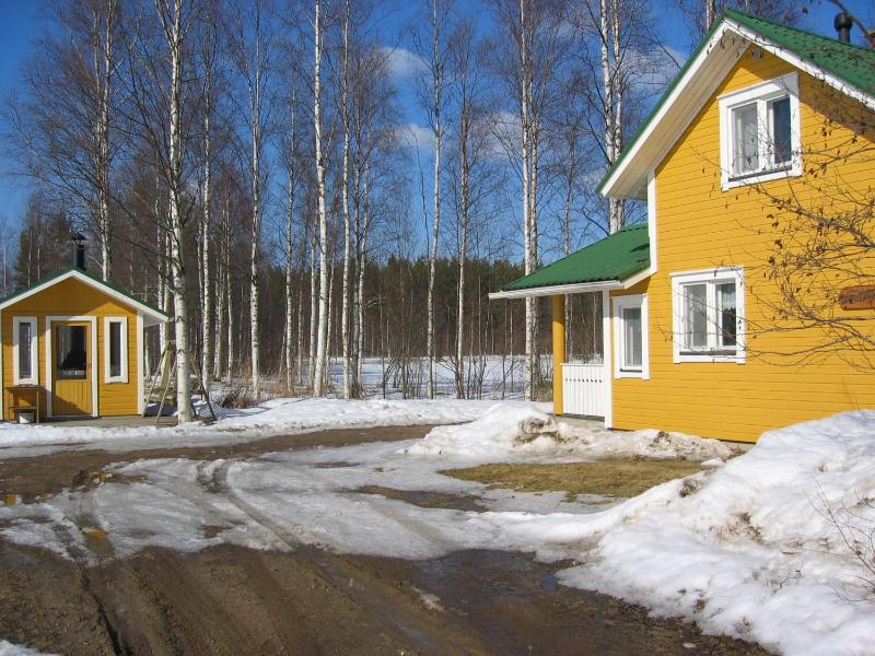 One-Bedroom Cottage with Lake View  image 1