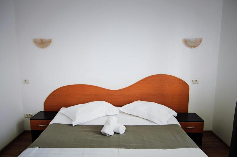 Standard Double Room image 3