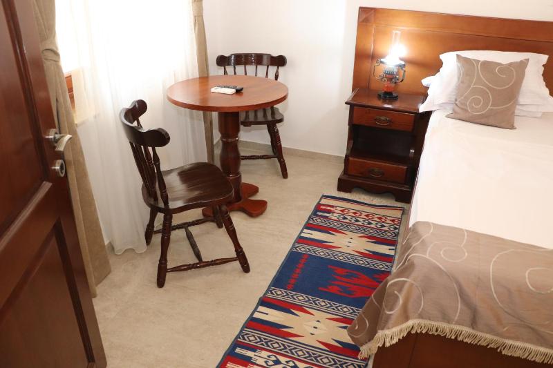 Standard Double Room image 3