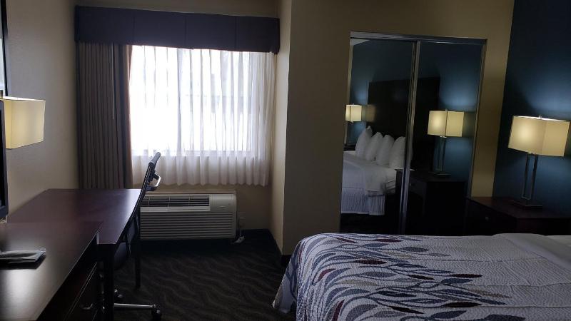 Deluxe Room with Two Double Beds Non-Smoking image 3