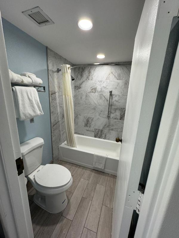 Double Room with Two Double Beds - Non-Smoking image 2