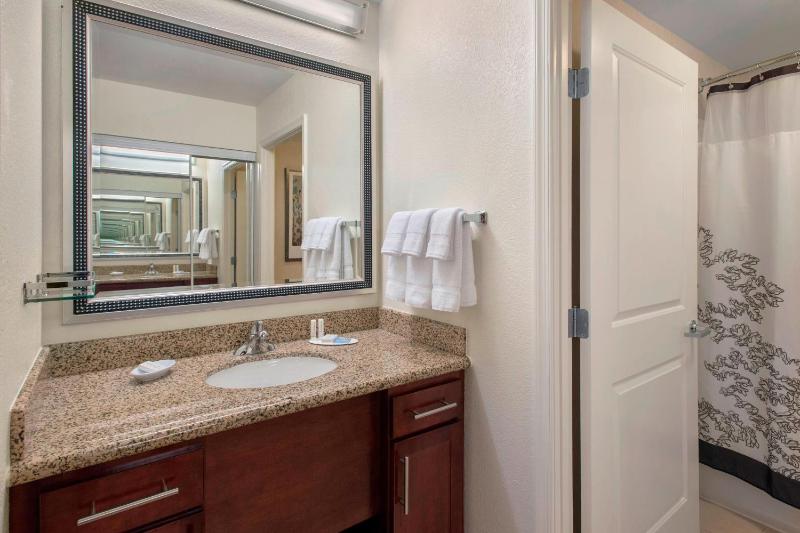 One-Bedroom King Suite image 4