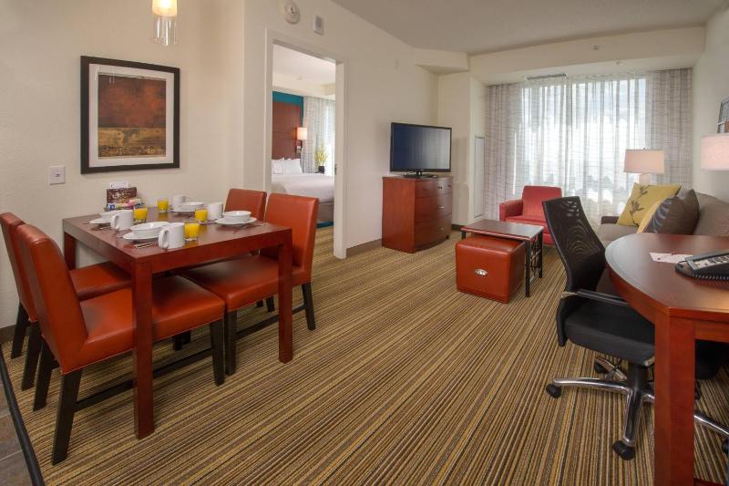 Two-Bedroom Suite with Roll-in Shower - Mobility and Hearing Accessible image 3