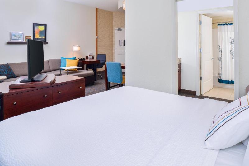 King Studio with Sofa Bed and Roll-in Shower - Mobility and Hearing Accessible image 3