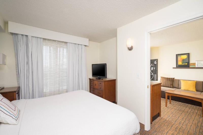 One-Bedroom King Suite with Sofa Bed image 4
