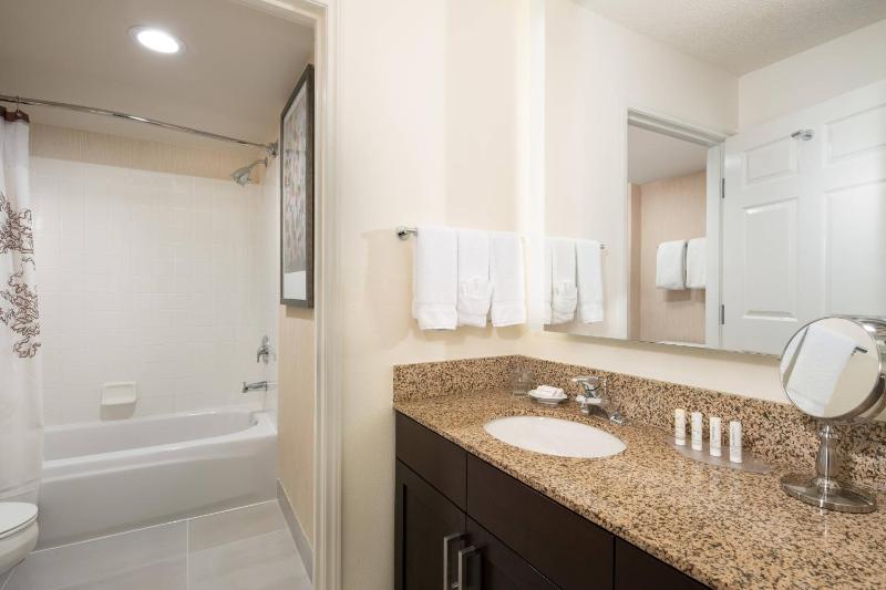 Two-Bedroom Suite image 4