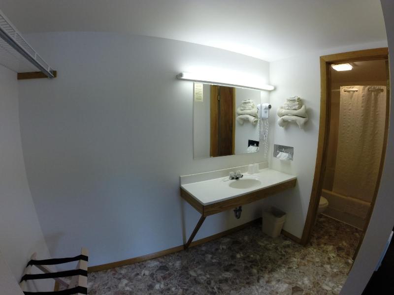 Standard King Room image 4
