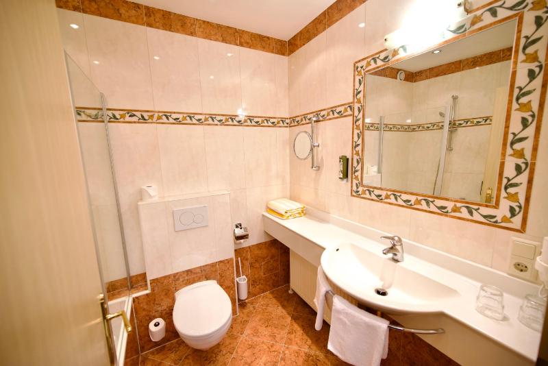 Double or Twin Room with Balcony image 4