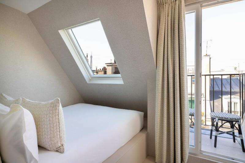 Parisian Room image 1