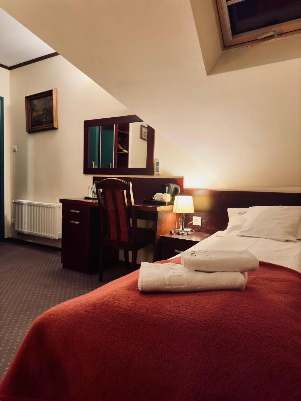Twin Room with Balcony image 1