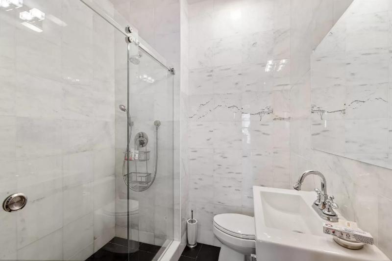 Double or Twin Room with City View image 2