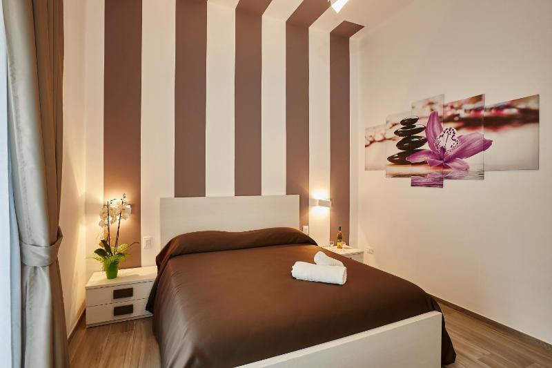 Double Room image 3