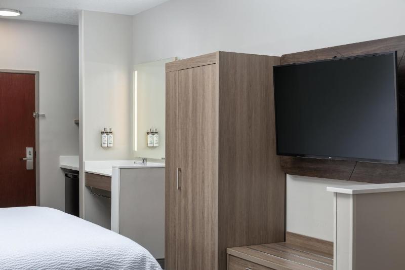 Standard King Room with Extra Floor Space image 4