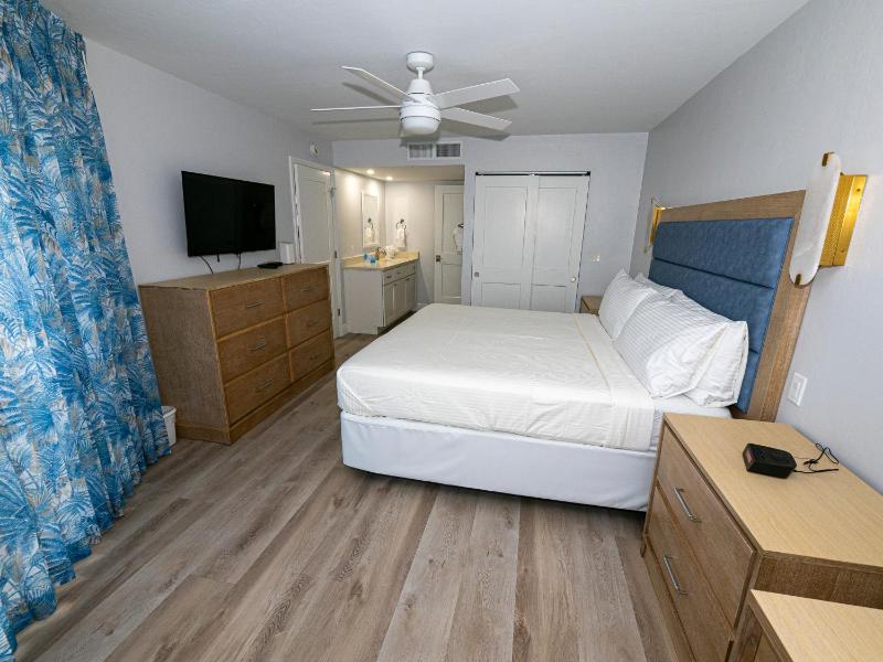 Shell Island Beach Club - image 17