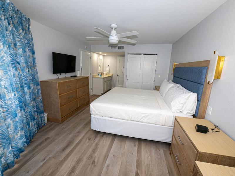 Shell Island Beach Club - image 25