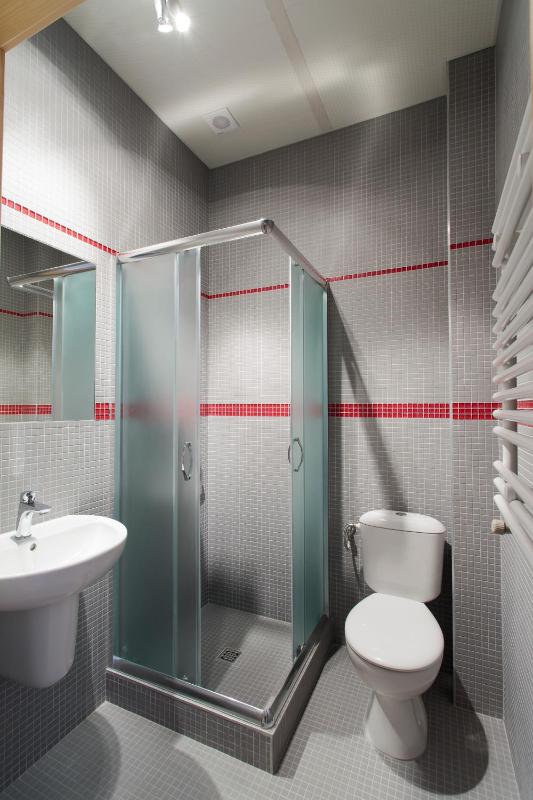 Quadruple Room with Private Bathroom image 4
