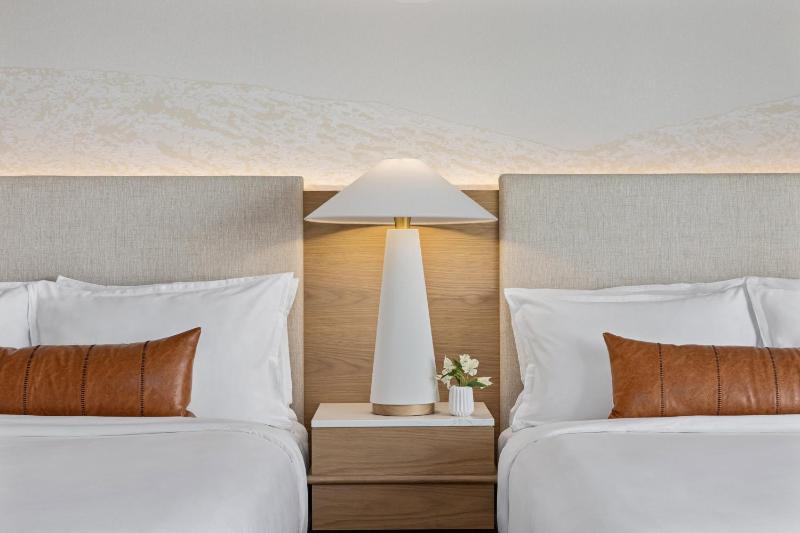 Deluxe Double Room with Two Double Beds image 4