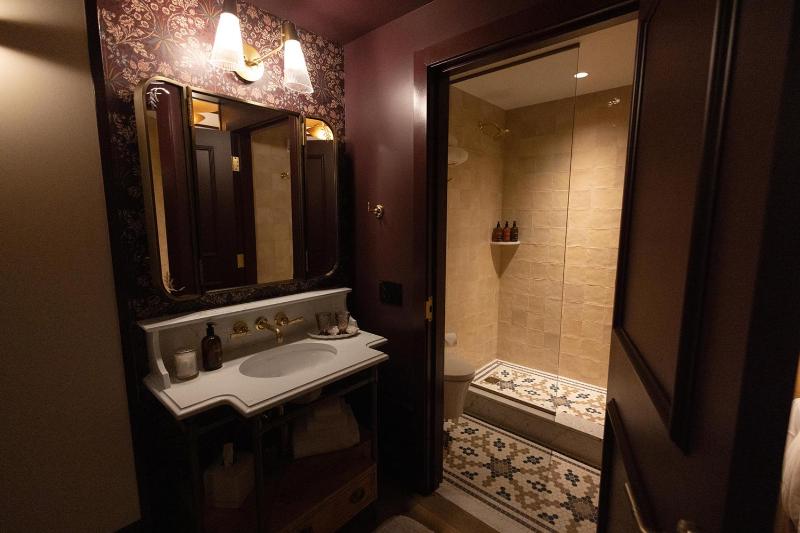 Fidelity Hotel - image 10
